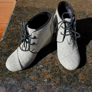 TOMS Woman's Desert Wedge boots Metallic 5.5W